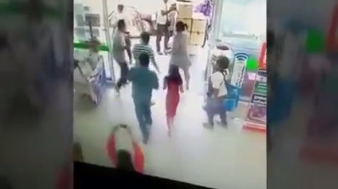 คลิปตำรวจปลอมจับลิขสิทธิ์ 