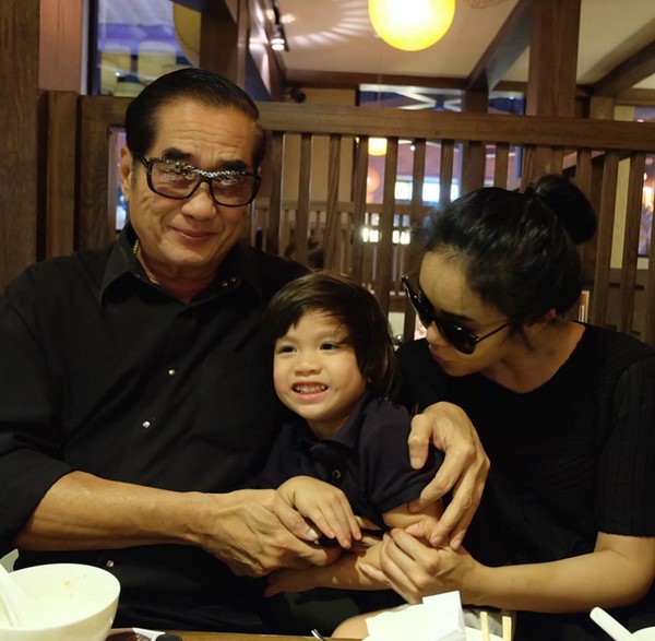 ยุวเรต ศรุตานนท์ 