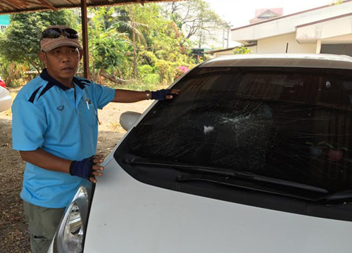 ลูกฉุนแม่ ขอเงิน 8 แสนไม่ให้ ไล่ทุบรถกระจกรถชาวบ้านทั่ว