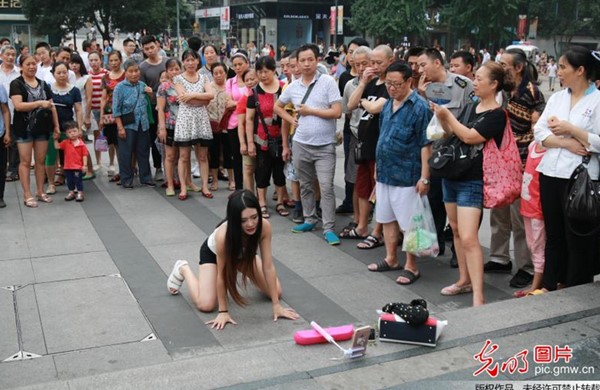 สาวจีนเต้นยั่วผ่าน live เฟซบุ๊ก