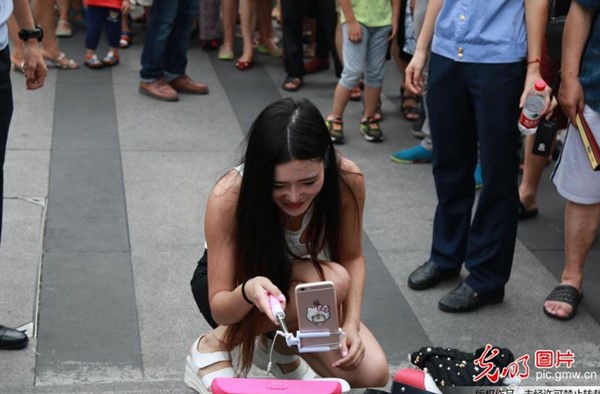 สาวจีนเต้นยั่วผ่าน live เฟซบุ๊ก