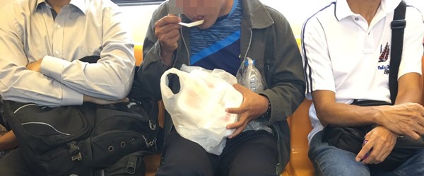 เพื่อนร่วมขบวนเอือม เจอหนุ่มโซ้ยผัดกะเพรากลาง BTS