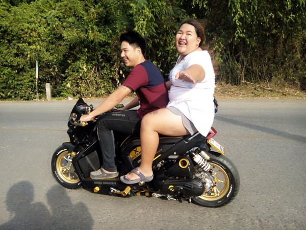 หนุ่มโพสต์มีแฟนอ้วนไม่เห็นต้องอาย