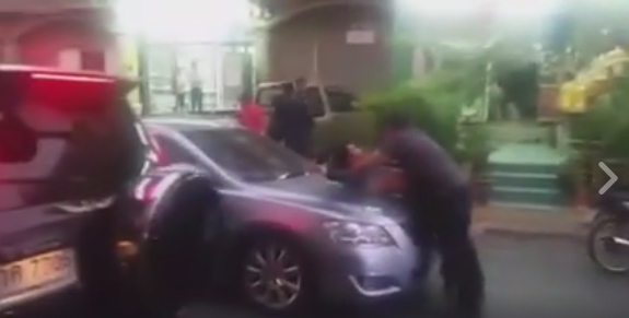 ชายแก้ผ้า