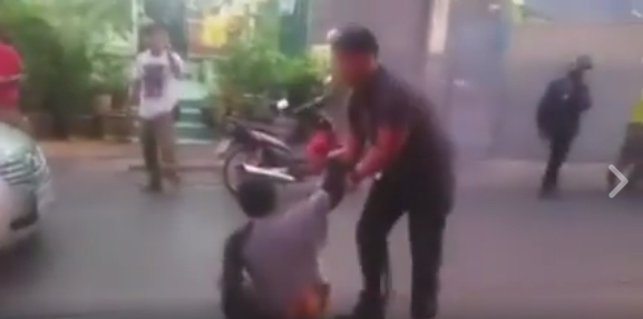 ชายแก้ผ้า