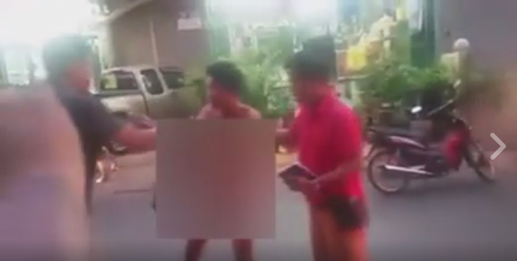 ชายแก้ผ้า