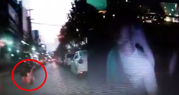 คลิปมอเตอร์ไซค์ชนเก๋งตัวปลิว