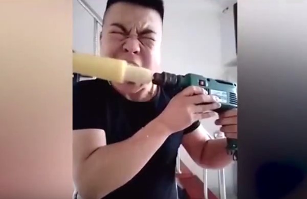 แทะข้าวโพด