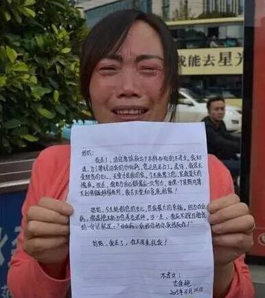 สาวสุดสิ้นหวัง ยืนให้คนปาลูกดอกใส่ตัวเองแลกเงิน เอาไปรักษาพี่ป่วยมะเร็ง