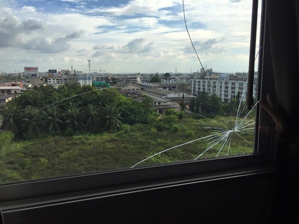 นักศึกษาปี 1 ม.ดัง ถูกยกพวก 20 ต่อ 1 รุมยำถึงคอนโด สภาพเละอย่างที่เห็น