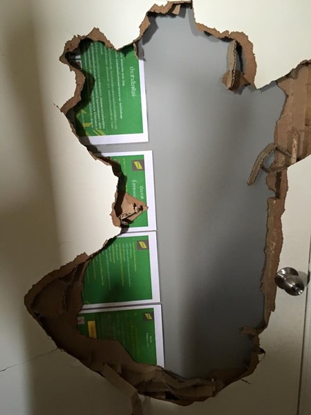 นักศึกษาปี 1 ม.ดัง ถูกยกพวก 20 ต่อ 1 รุมยำถึงคอนโด สภาพเละอย่างที่เห็น