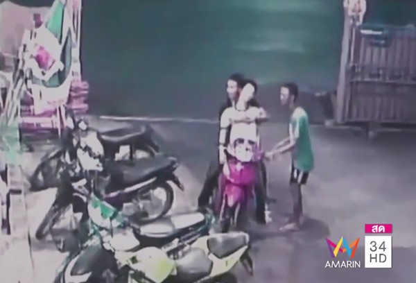 2 โจ๋หิ้วศพหนุ่มวัย 18 พาซ้อนมอเตอร์ไซค์ส่งกู้ภัย