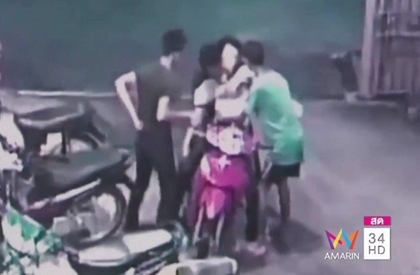 2 โจ๋หิ้วศพหนุ่มวัย 18 พาซ้อนมอเตอร์ไซค์ส่งกู้ภัย