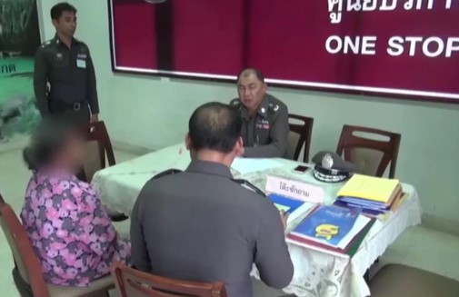 เด็กสาววัย 15 โดนยายจับขายตัว 