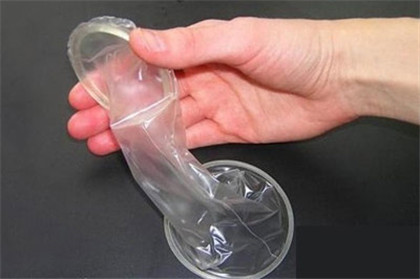 ทีมแพทย์ปฏิบัติการดึงฝาเบียร์ออกจากท้อง 