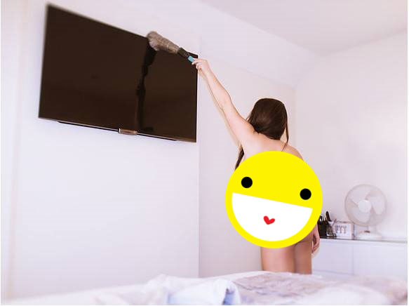 บริษัททำความสะอาดอังกฤษ จ้างพนักงานสาวเปลือยทำงาน