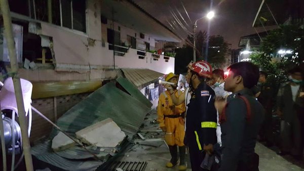 อาคารทรุด