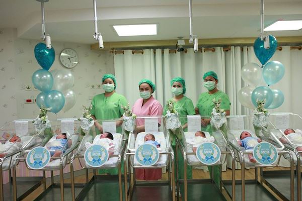 รพ. สวมชุดติดดอกมะลิให้เด็กแรกเกิด