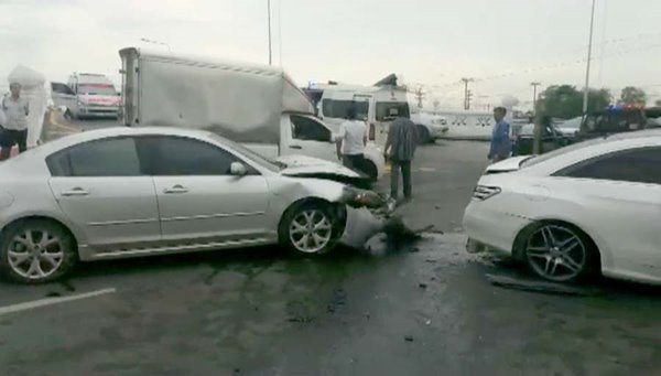 เมียหลวงปรี๊ดแตก ขับรถไล่ตามผัวแอบพากิ๊กหนี