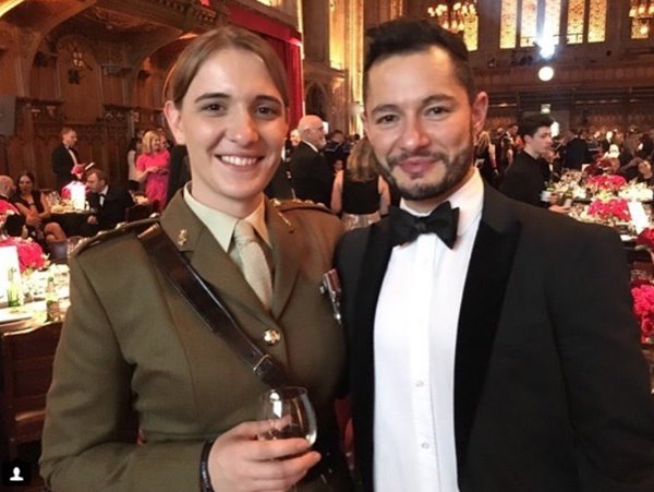 ผู้กอง ฮันนาห์-เจค กราฟ