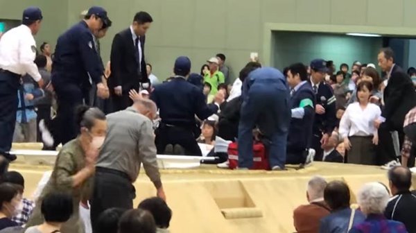 เวทีซูโม่ ผู้หญิงห้ามขึ้น