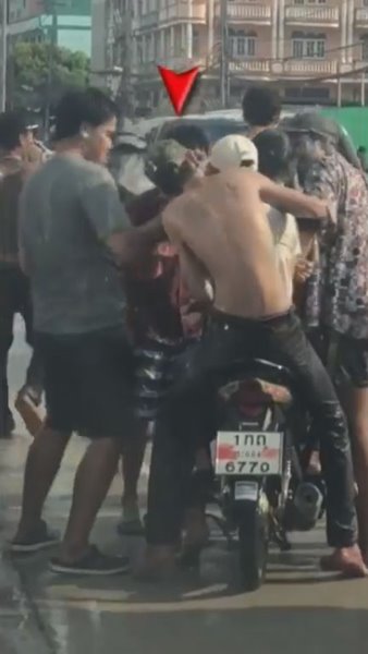 โจ๋หื่นล้วงนมสาว