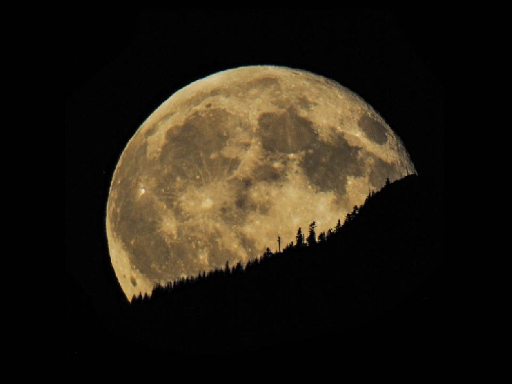 พระจันทร์สีน้ำเงิน