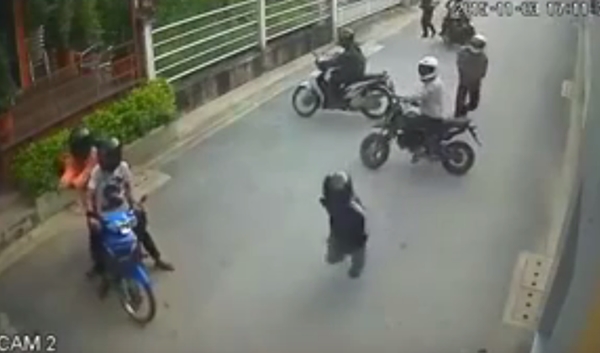 นักเรียนยกพวกตีกัน