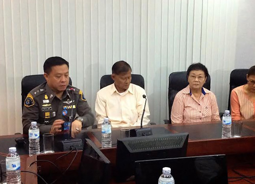 อัยการยื่นฟ้อง พ่อ-แม่ ท่านผู้หญิงศรีรัศมิ์ แอบอ้างเบื้องสูง-ค้านประกัน