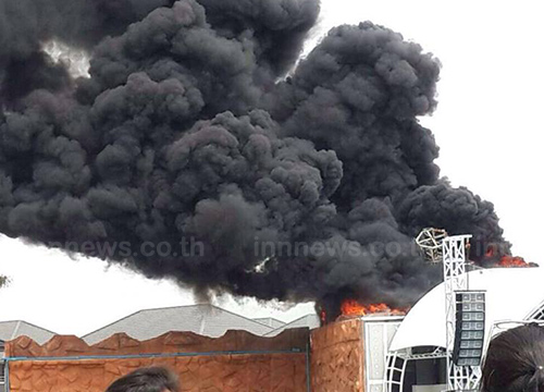 ไฟไหม้สวนน้ำไดโน วอเตอร์ ปาร์คคุมเพลิงได้แล้วไร้เจ็บ-ตาย