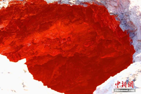 พบหลุมประหลาดแผ่ไอร้อน 792 องศา เดาอาจเป็นประตูนรก 