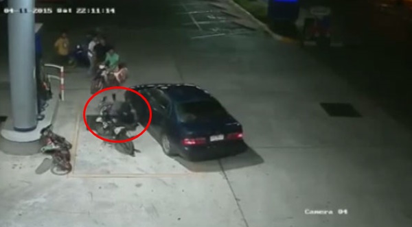 เร่งล่าเด็กแว้นโหด ! รุมกระทืบตำรวจสลบคาที่-โคม่า ฉุนยึดรถแต่ง 