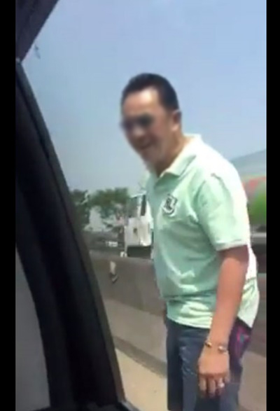 คลิปหนุ่มปอร์เช่ ฉุนถูกบีบแตร ขับปาด-ไล่ตาม ก่อนพกปืนลงมาเคลียร์ 