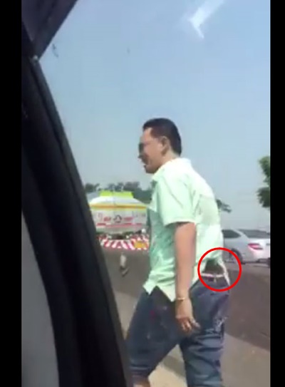 คลิปหนุ่มปอร์เช่ ฉุนถูกบีบแตร ขับปาด-ไล่ตาม ก่อนพกปืนลงมาเคลียร์ 