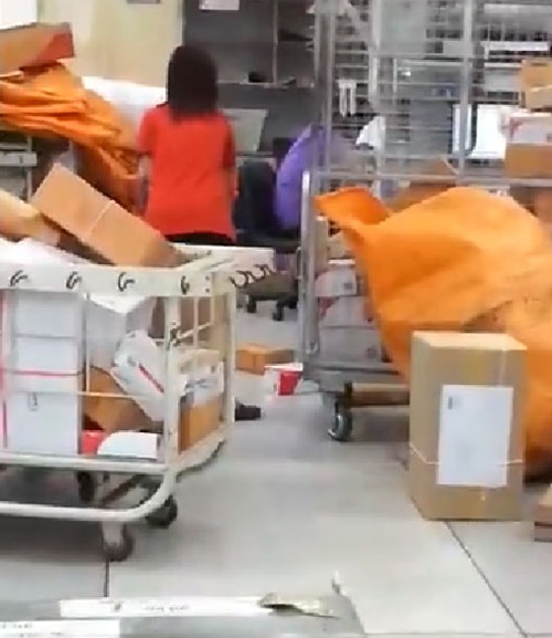 อีกแล้ว คลิปแฉไปรษณีย์ โยนกล่องพัสดุไม่สนของข้างใน