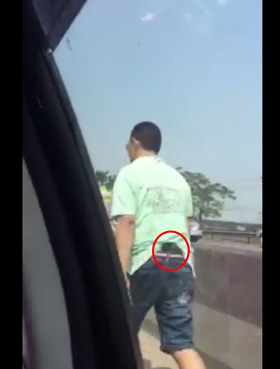 คลิปหนุ่มปอร์เช่ ฉุนถูกบีบแตร ขับปาด-ไล่ตาม ก่อนพกปืนลงมาเคลียร์ 