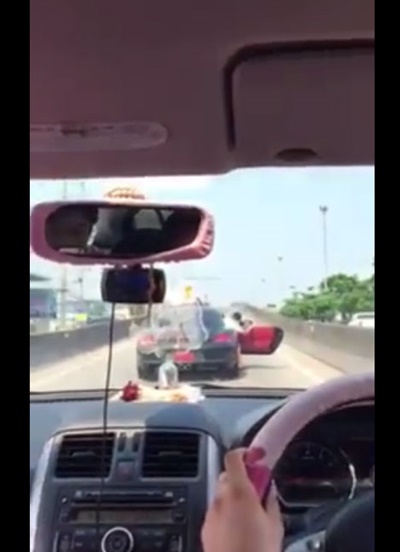 คลิปหนุ่มปอร์เช่ ฉุนถูกบีบแตร ขับปาด-ไล่ตาม ก่อนพกปืนลงมาเคลียร์ 