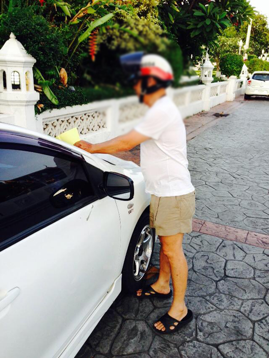 ทำได้จริงหรือ ? ตำรวจออกเวรแต่งนอกเครื่องแบบ แจกใบสั่ง-ล็อกล้อ