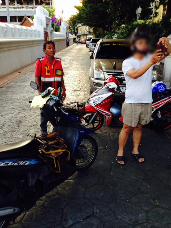 ทำได้จริงหรือ ? ตำรวจออกเวรแต่งนอกเครื่องแบบ แจกใบสั่ง-ล็อกล้อ