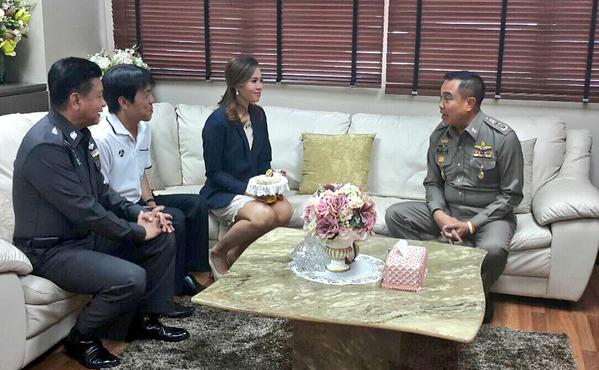 ภานุรัตน์ พรหมคชสุต ผู้ประกาศข่าว ช่อง 7 เข้าขอขมา พล.ต.อ. สมยศ