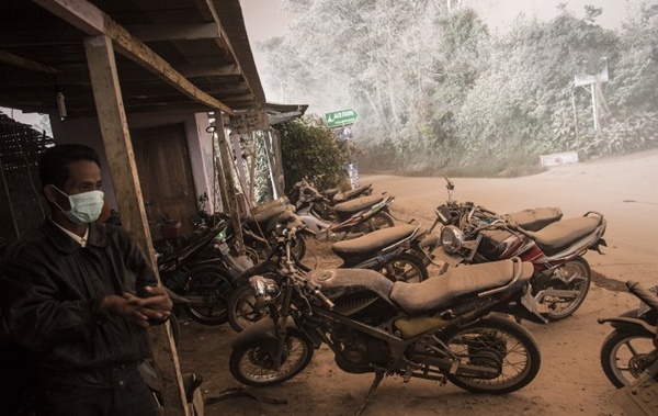 ภูเขาไฟซินาบุงระเบิด