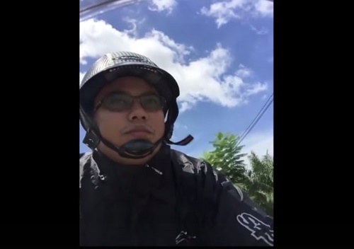 หนุ่มทดลองใส่หมวกกันน็อกถูกกฎหมาย ขับบิ๊กไบค์ ผลที่ได้...ทำเอาฮาลั่น