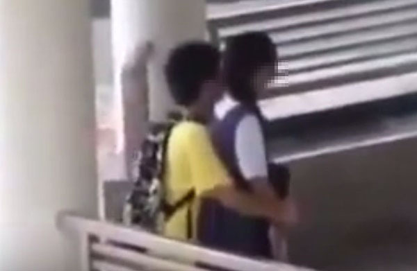 คลิปประจาน คู่รักนักเรียนมีเซ็กส์ในสวนสาธารณะ แบบไม่แคร์ใคร