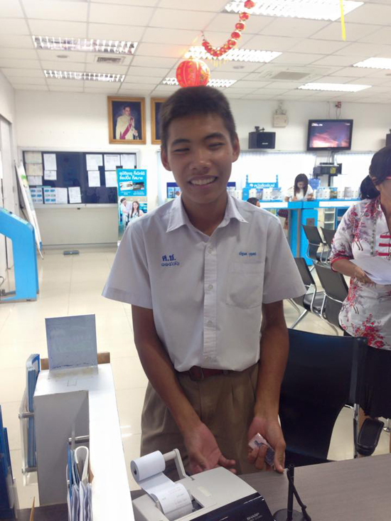 ช่วยกันแชร์ ! เด็ก 15 หาเลี้ยงตัวเองและน้อง เก็บของจากกองขยะขาย 