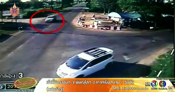 คลิปรถชนสนั่น 3 คัน กลางแยกวัดใจ ตำรวจแจ้งข้อหาประมาทร่วม