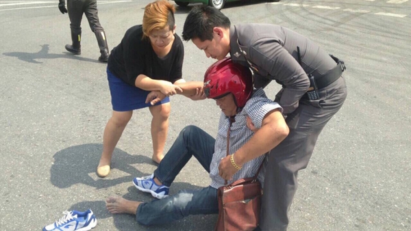 พล.ต.อ.จักรทิพย์ สั่งหยุดขบวนรถ 