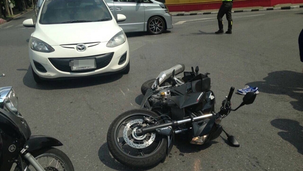 พล.ต.อ.จักรทิพย์ สั่งหยุดขบวนรถ 