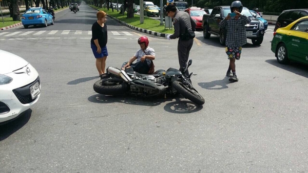 พล.ต.อ.จักรทิพย์ สั่งหยุดขบวนรถ 