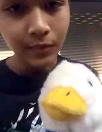 คลิปเด็กไทยใจหล่อมาก กับภารกิจพิเศษในวันวาเลนไทน์