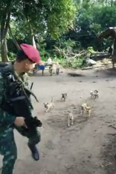 คลิปทหารโดนรุม 10 ต่อ 1 เข้าใจเล่นนะเนี่ย